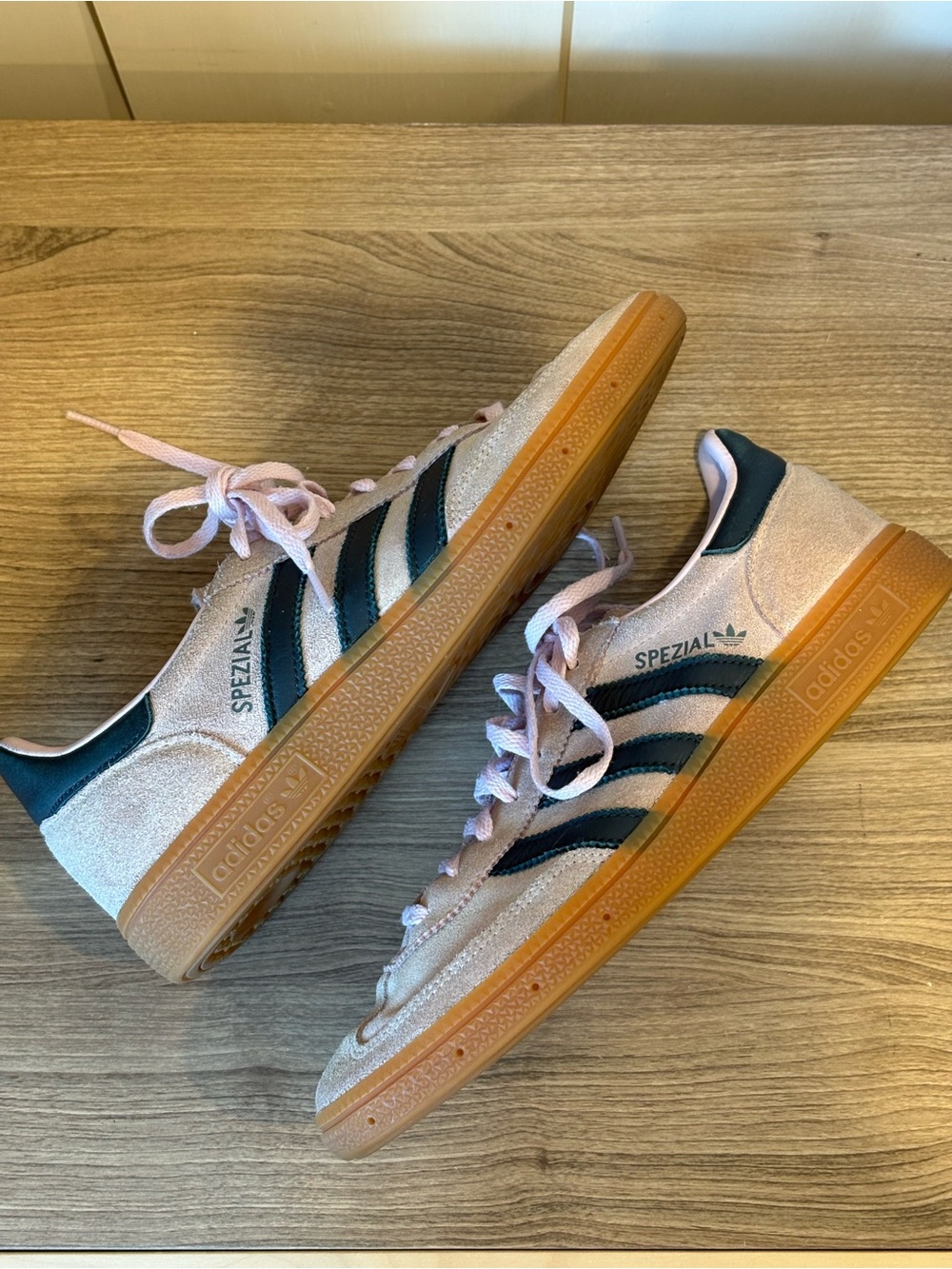 Adidas Handball Spezial Shoes in Pink/arctic night/gum size 8 - Picture 6 of 9
